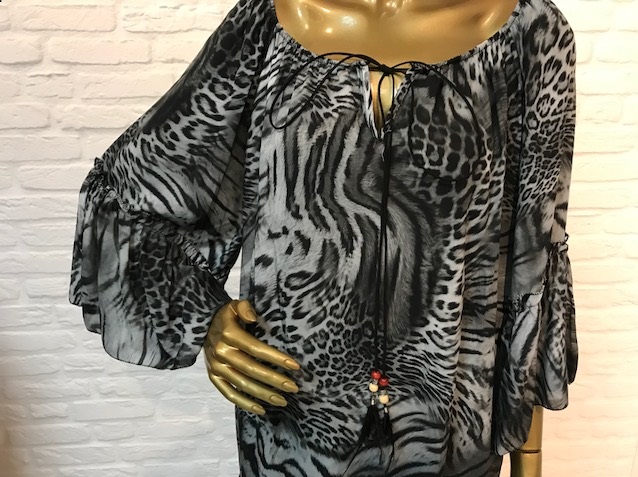 Tuniek_leopardprint_grijs_zwart_veertjes_ruches