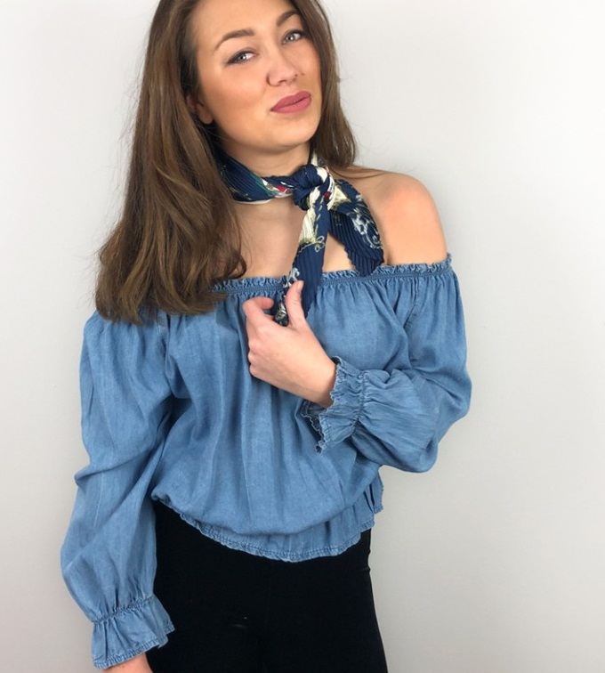 denimtop_leana_solar_fashion_model