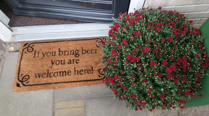 deurmat_if_you_bring_beer_you_are_welcome_here