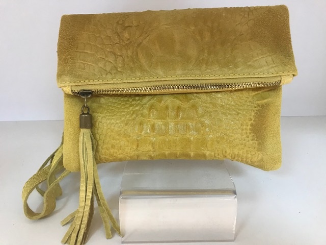 giuliano_clutch_suede_okergeel_flap
