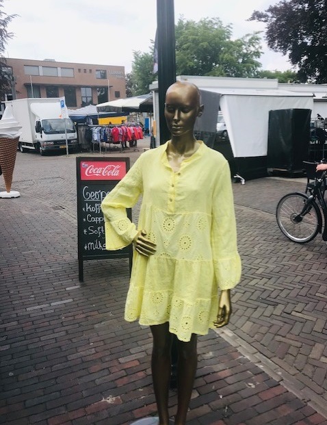 jurk_linnen_geel_broderie_mannequin
