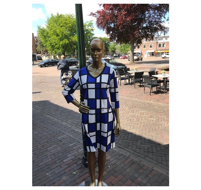 jurk_vlakken_blauw_wit_zwart