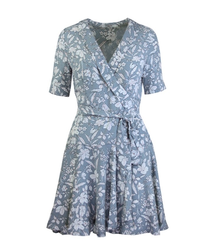 korte_omslagjurk_blauw_witte_bloemen_diana