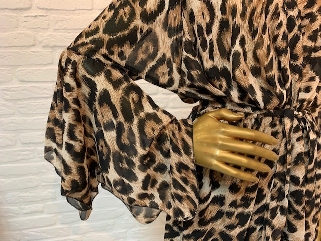 lange_jurk_spaans_model_leopardprint_bruintinten_3