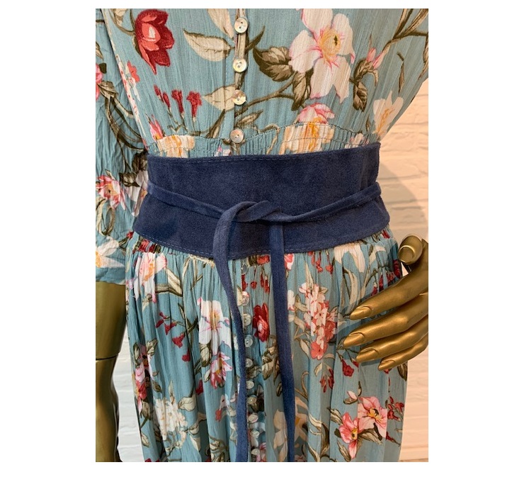 nikkie_wikkelriem_suede_denim_blauw_2