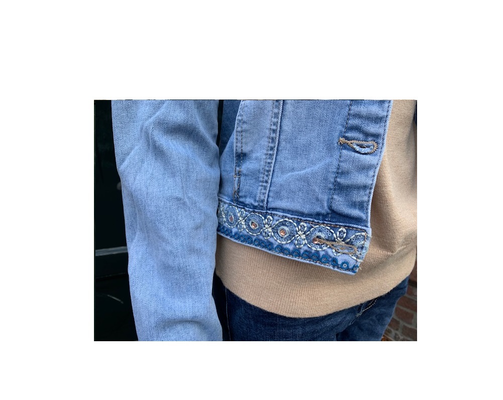 spijkerjasje_licht_denim_borduursel_strass_3