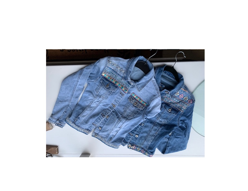 spijkerjasje_licht_denim_borduursel_strass_5