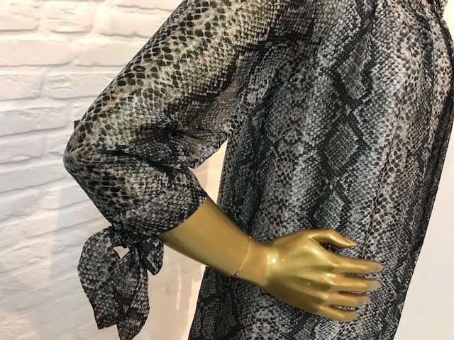 tuniek_snakeprint_grijs_zwart_mouw