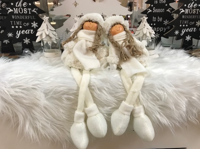 twee_kerstmeisjes_wit_stoffen_beentjes