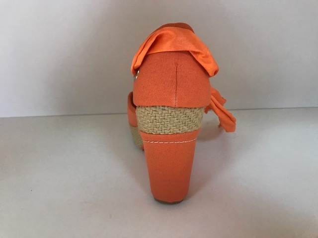 wedges_oranje_peeptoe_strik_2