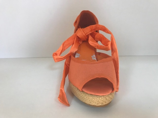 wedges_oranje_peeptoe_strik_4