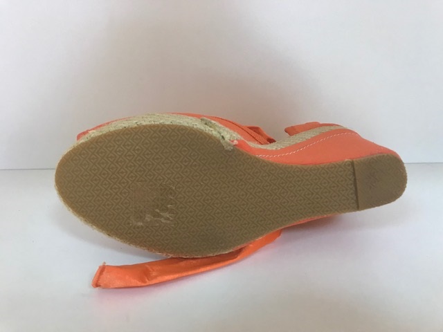 wedges_oranje_peeptoe_strik_5