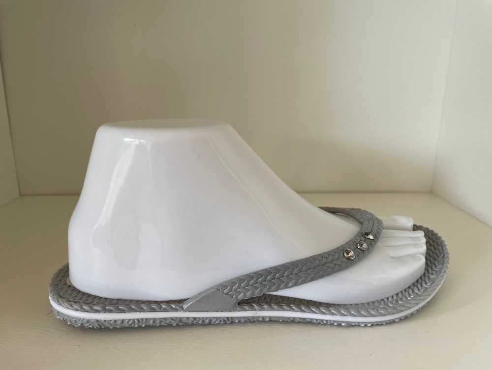 gino_lapis_slipper_zilvergrijs_steentje_2