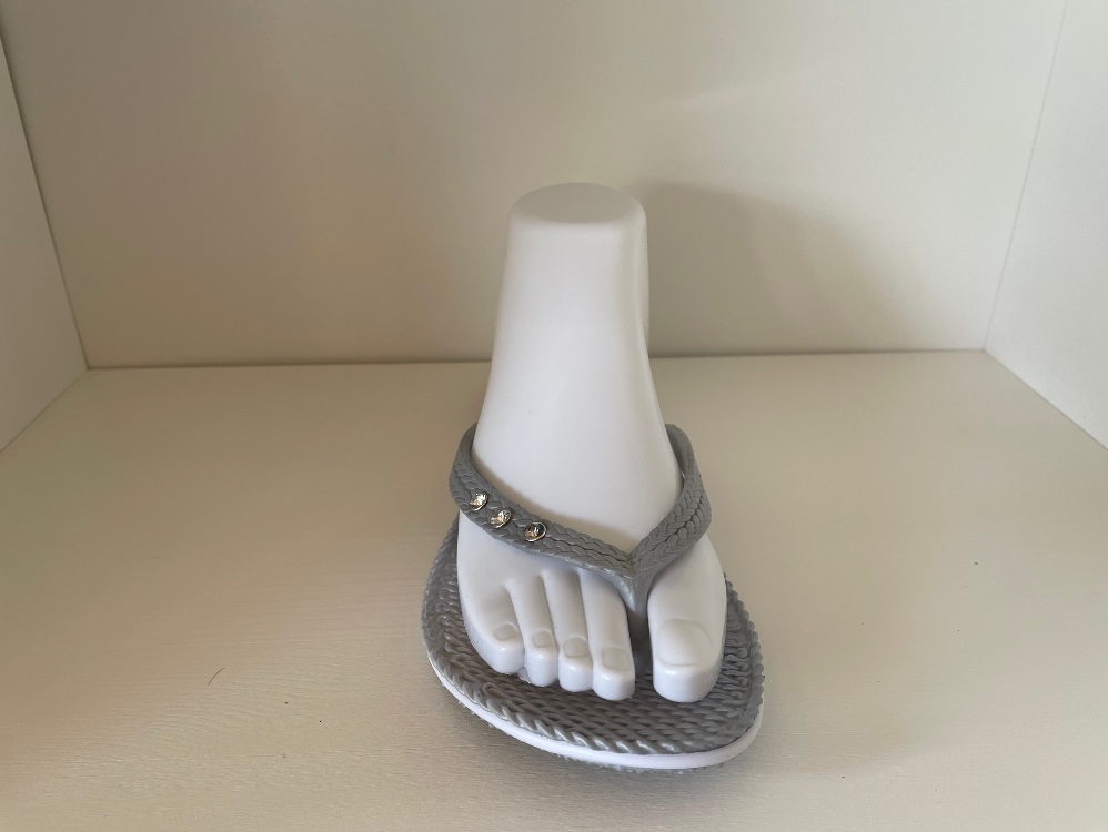 gino_lapis_slipper_zilvergrijs_steentje_3