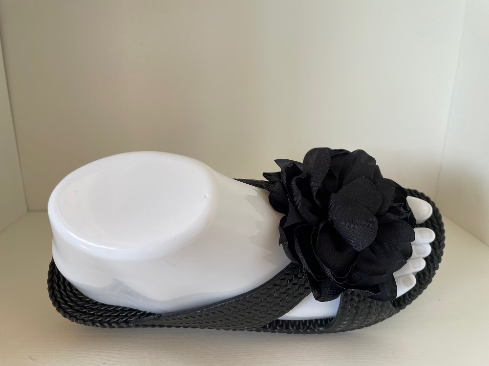 gino_lapis_slipper_zwart_bloem_5