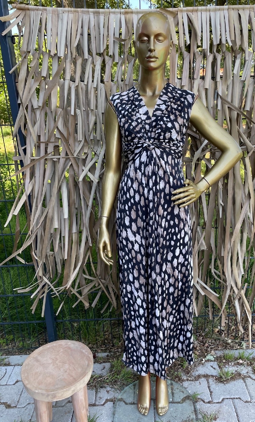 lange_zomerjurk_knoop_print_zwart_beige