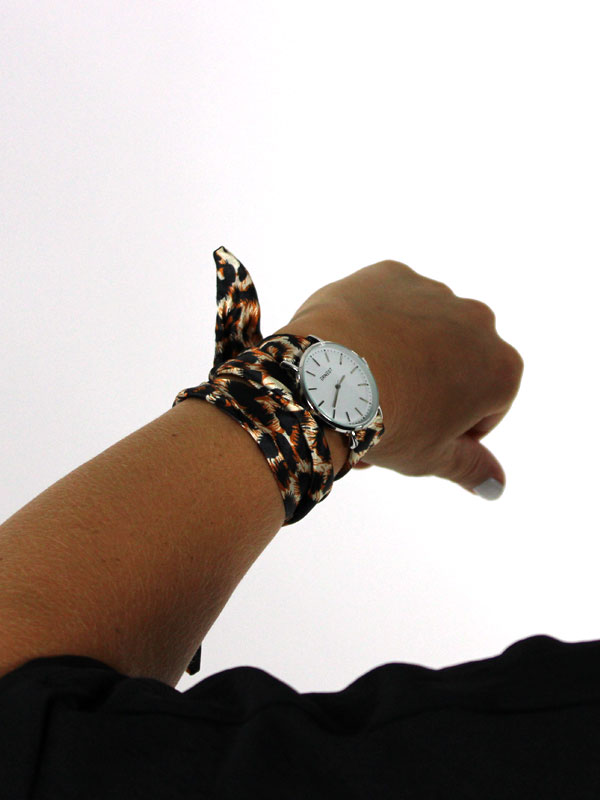 strik-horloge-panter-bruin