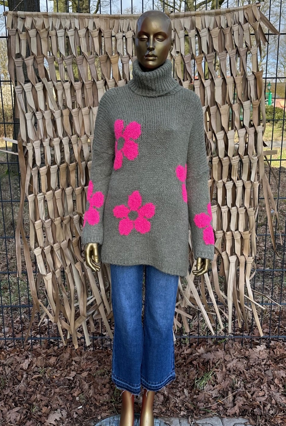 gebreide_trui_flower_army_groen_roze