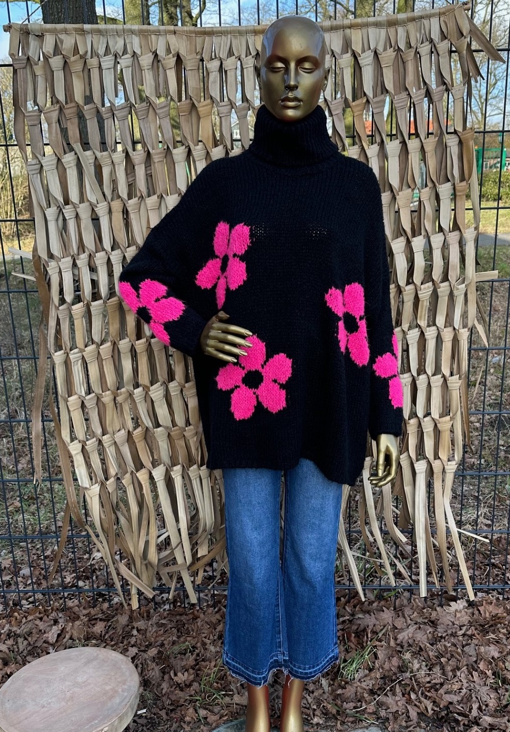 gebreide_trui_flower_zwart_roze