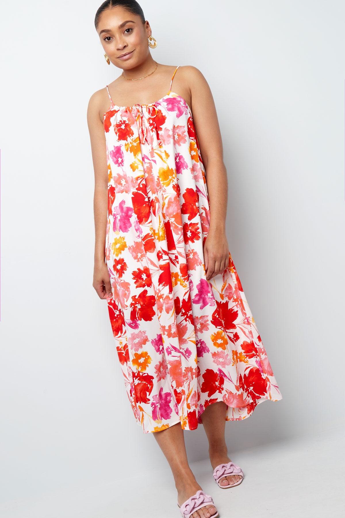 zomerjurk_offwhite_bloemen_model