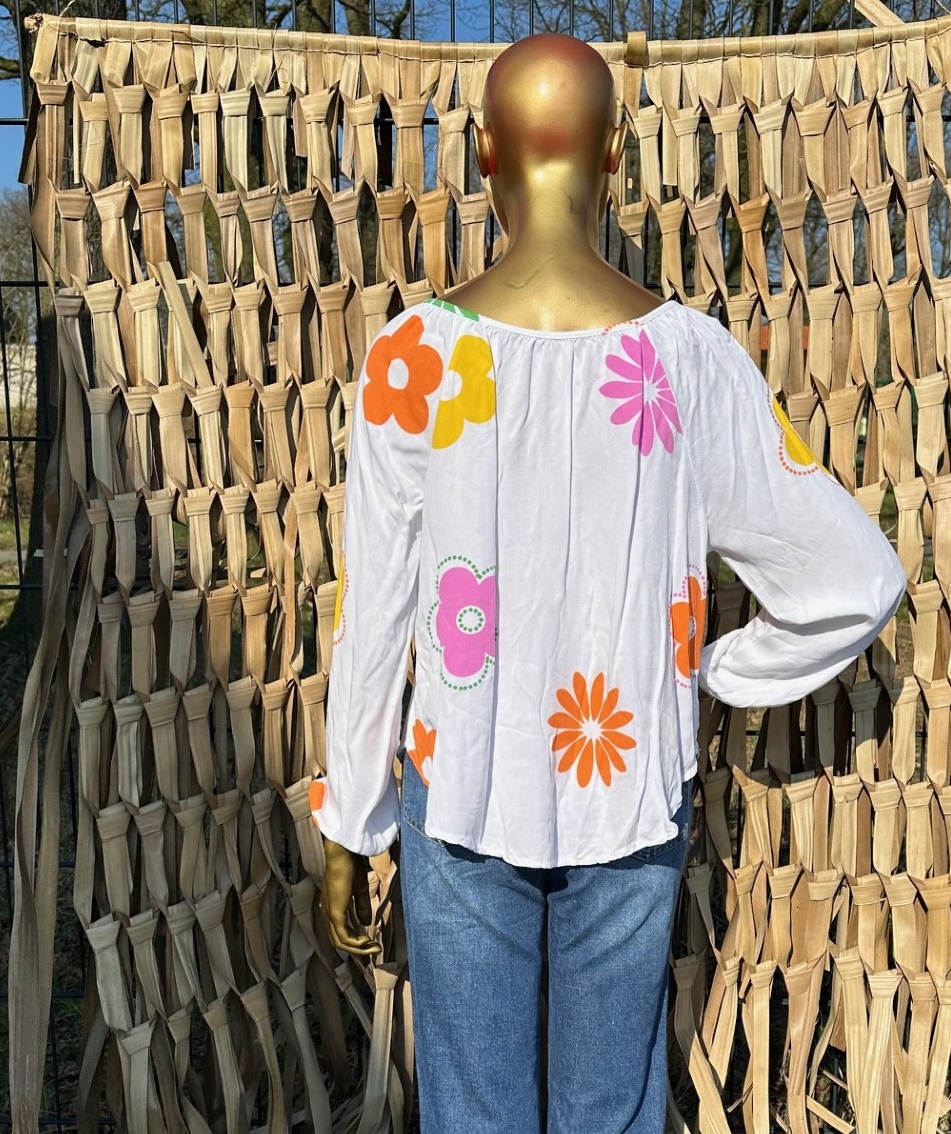 blouses_met_bloemen_wit_2
