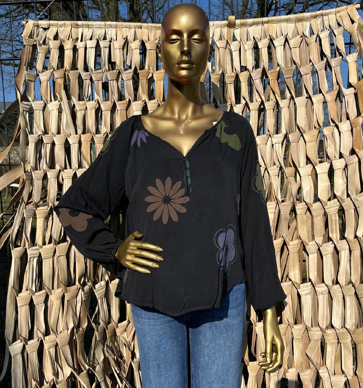blouses_met_bloemen_zwart