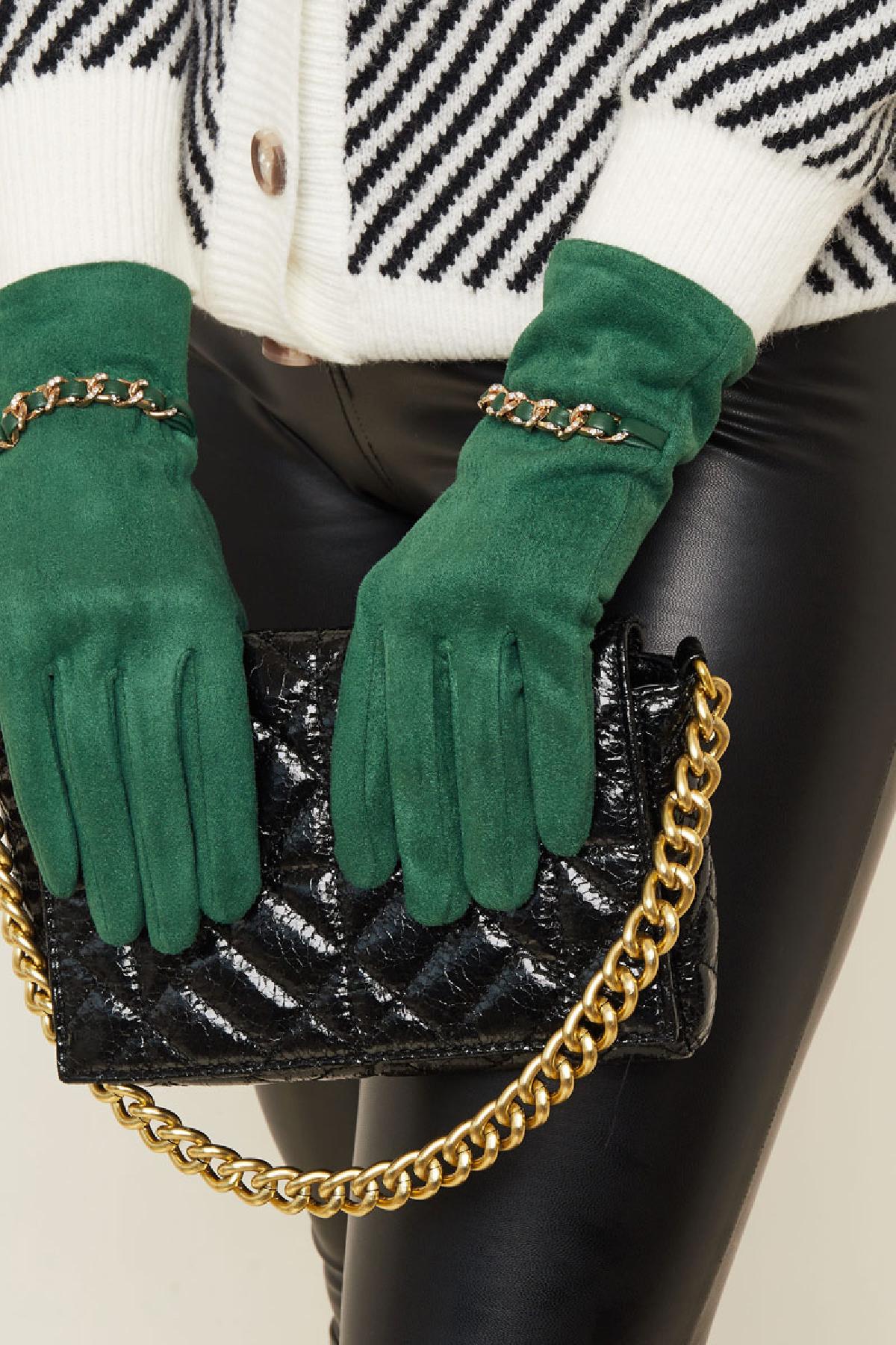 handschoenen_gouden_ketting