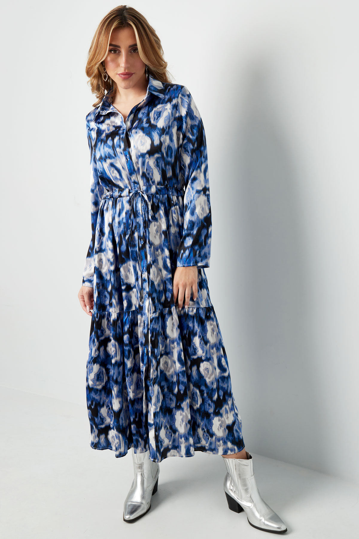 lange_doorknoopjurk_bloemen_blauw