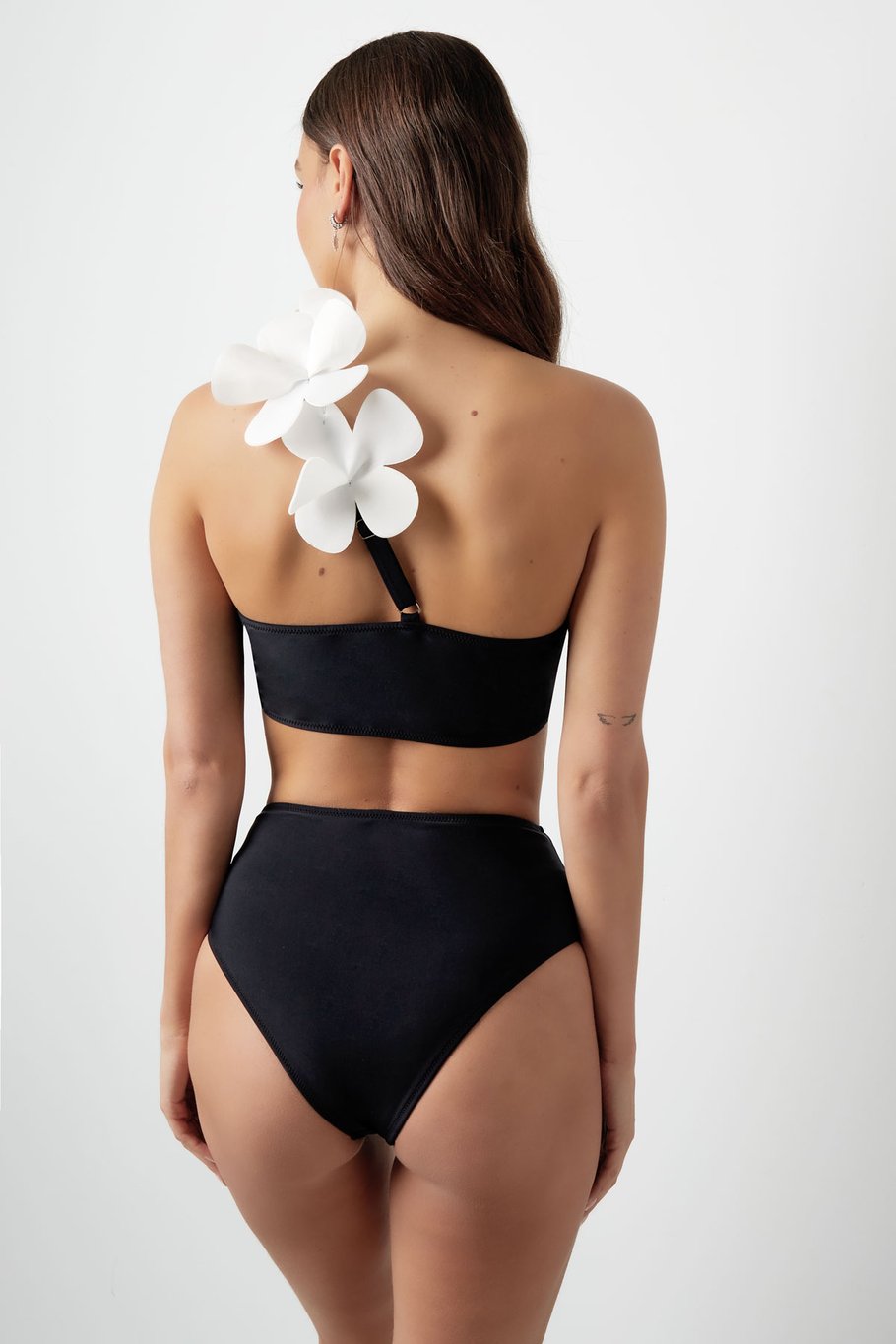bikini_bloem_zwart_wit_model_5